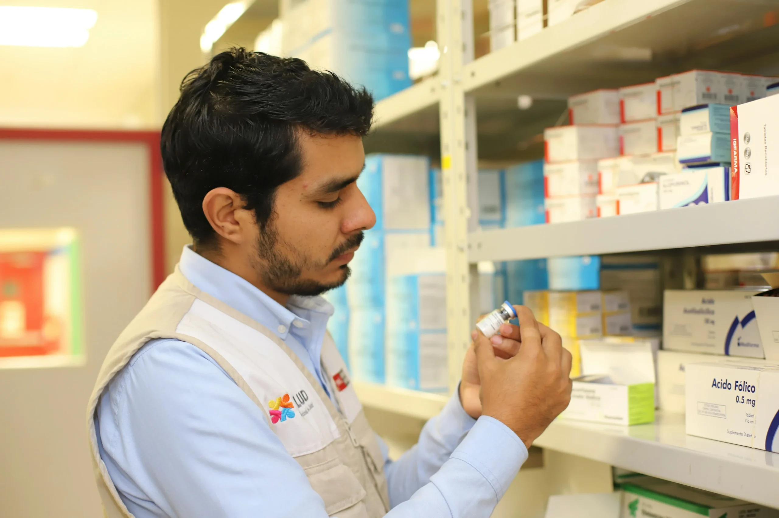A healthcare professional carefully examining medication in a pharmacy, representing the importance of knowledgeable, attentive service in health settings that drives patient trust, advocacy, and repeat visits.